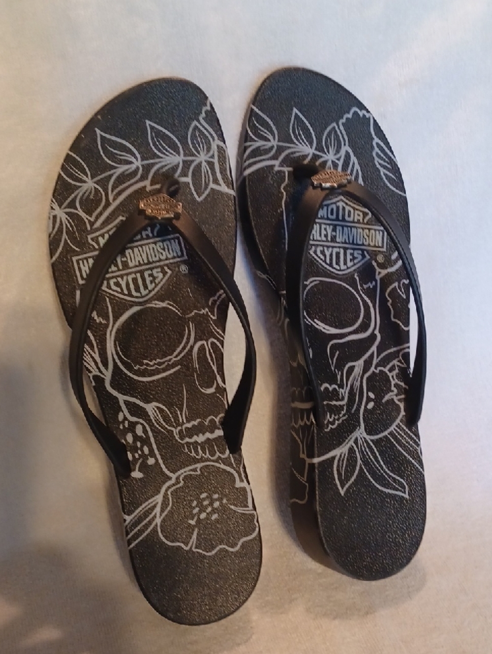 Harley-Davidson Women's Black Floral Skull Flip Flops Size 9